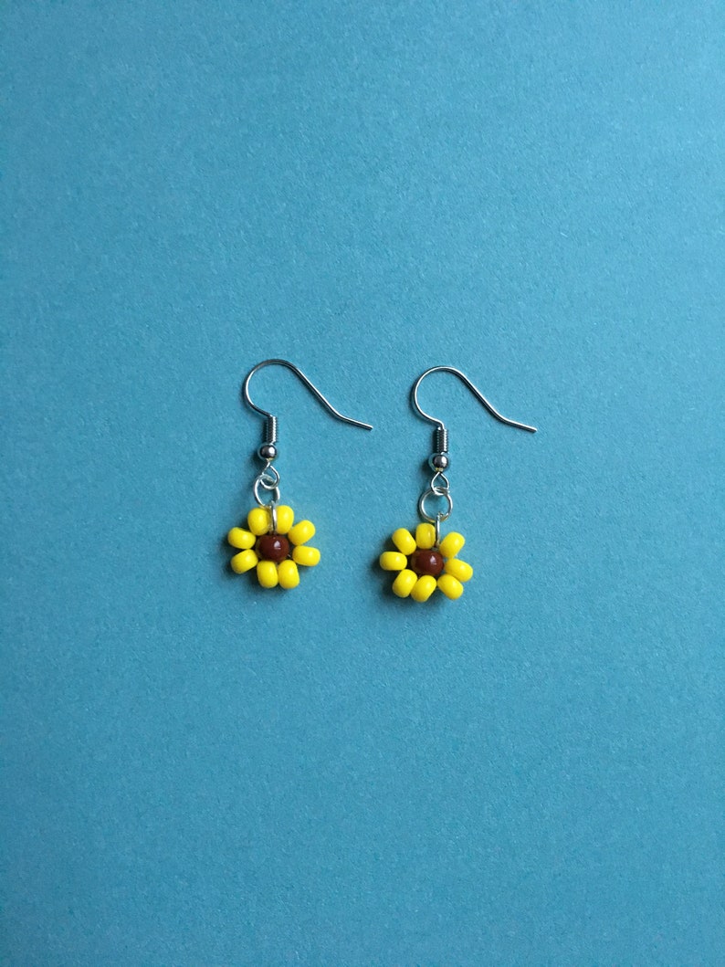 Daisy Flower Earrings, Flower Bead Earrings, Beaded Earrings, Earrings, Cute Earrings, Womens Earrings afbeelding 5