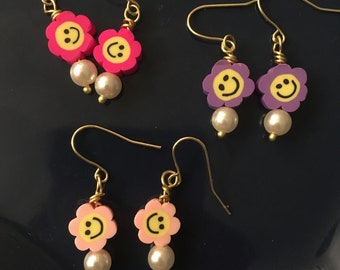 Daisy Flower Earrings, Flower Smiley Earrings, Smiley Earrings, Smiley Face Jewelry, Dangling Earrings, Cute Earrings, Earrings