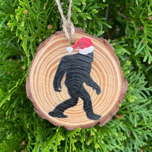 Yeti Ornament, Big Foot Ornament, Holz Scheibe, Outdoor Natur Decor, saisonale Dekoration, lustiges Geschenk