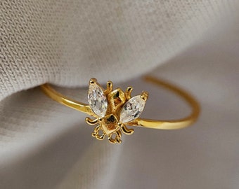 Bee ring, Gold bee ring, Silver bee ring, Dainty ring, September birthday gift for her, Honey bee ring, Bumble bee ring, Minimalistic ring