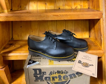 Brand new softer leather vintage dr martens 1925, size uk 4, made in England mie