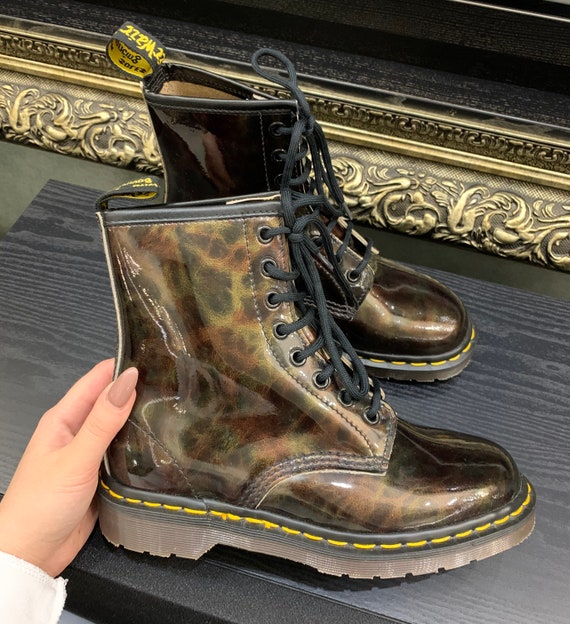 Marble dr martens discount