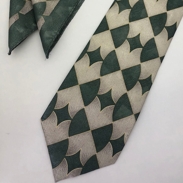 Corbata con diseño abstracto verde y dorado con pañuelo de bolsillo a juego - Conjunto vintage de corbata y pañuelo con arte geométrico