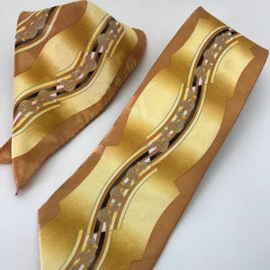 Grand Stylish Necktie with Matching Pocket Square - Vintage Tie and Hanky Set