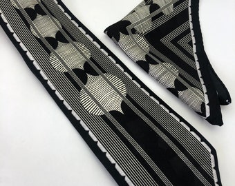 Black & White Lines Abstract Design Necktie with Pocket Square - Vintage Tie and Hanky Matching Set TH 24