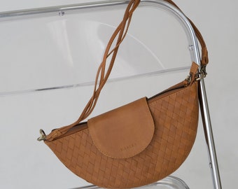 Minimalist Woven Tan Shoulder Bag, Genuine Leather, Woven Leather Purse, Minimal Leather Bag, Gifts for her, travel, handwoven