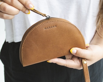 MANDRN | The Rover- Tan Leather Circle Pouch