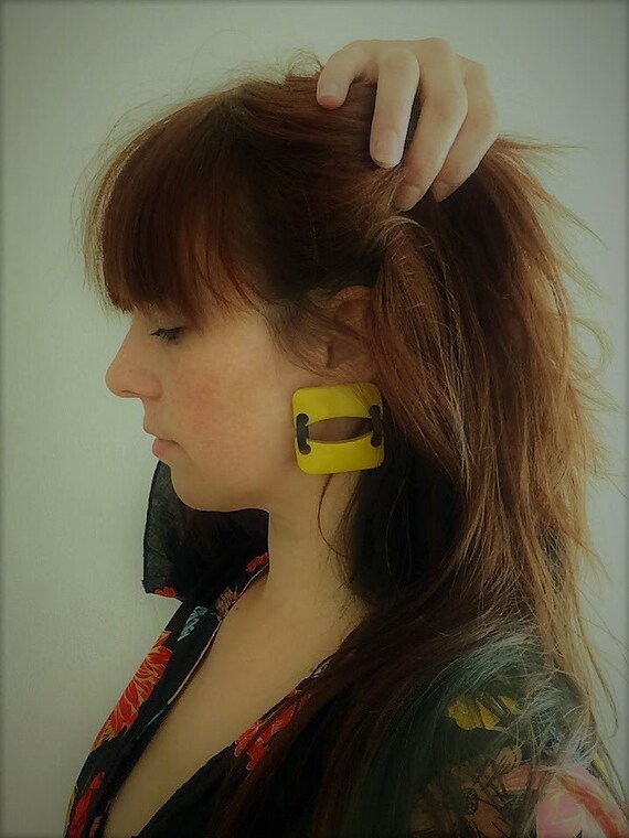 1980's Yellow & Black Statement Earrings - image 9