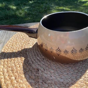 Vintage MCM Brown/Tan gradient w/Scroll pattern Fondue pot w/plastic handle