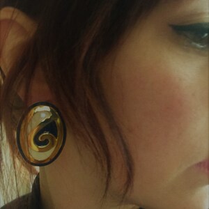 Vintage 1970&#39;s GOLD tone Oval Earrings with Navy/Ivory Enamel Swirls