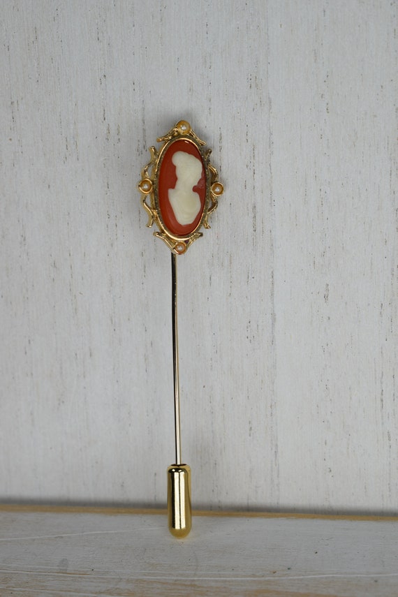 Vintage 1960's AVON CAMEO hat pin with scroll bord