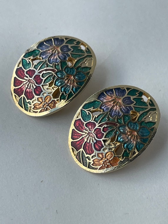 1980s Oval shaped cloisonné earrings with beautifu