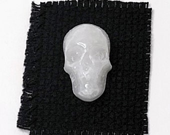 Handmade Glass Skull Pin, Backpack skull pin, Gothic skull pin, Christmas Gift, Spooky Jewelry Pin, Unique Gift