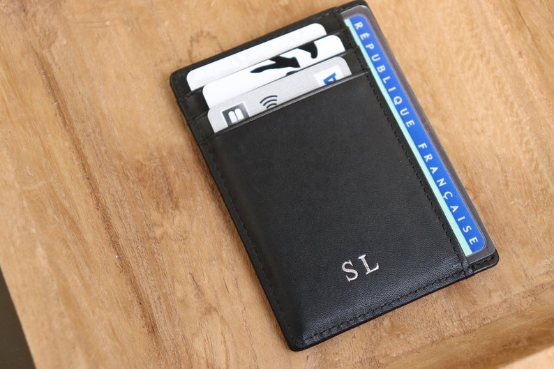 Porte-cartes, carte d'identité personnalisable en cuir avec des initiales ou prénom. Le cadeau original et unique. image 2