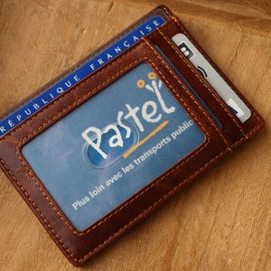 Porte-cartes, carte d'identité personnalisable en cuir avec des initiales ou prénom. Le cadeau original et unique. image 5