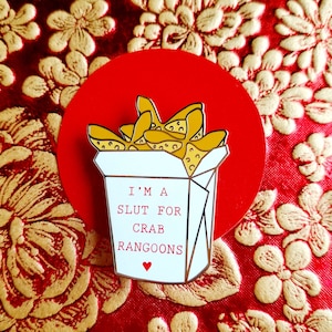 Broche de esmalte "Sou louca por Crab Rangoons"