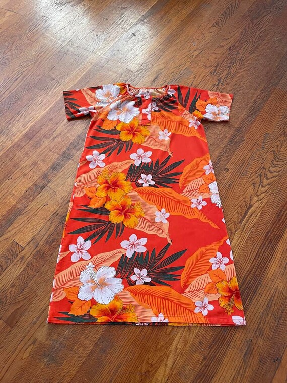 60s Hawaiian Hibiscus Polyester Dress - image 1