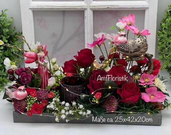 Tischgesteck Gesteck dekoriert mit Rosen Teelicht Glas Fee Vögel Blumengesteck