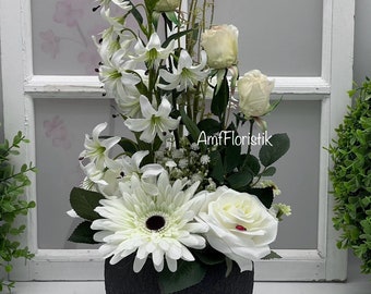 Tischgesteck Blumengesteck Lilien Gerbera Rosen mit Beleuchtung