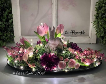 Frühlingsgesteck mit Tulpen und Hasenpaar Kunstblumengesteck Seidenblumengesteck