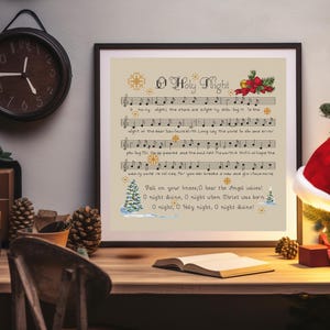 Könnte beinhalten: Ein druckbarer digitaler Download der Liedtexte des Weihnachtsliedes "O Holy Night". Die Texte sind in einer Vintage-Schriftart auf einem cremefarbenen Hintergrund mit goldenen Noten und einem roten und grünen Stechpalmenzweig gedruckt.