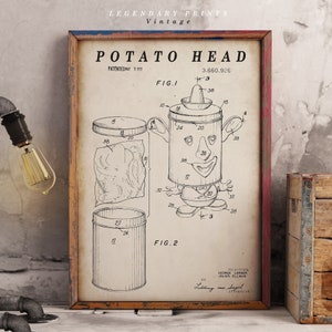 Puede incluir: Un dibujo de patente vintage para un juguete llamado "Potato Head". El dibujo muestra una vista lateral del juguete, que está hecho de un recipiente de plástico con una cara dibujada en él. El dibujo también muestra las diferentes partes del juguete, como los ojos, la nariz y la boca. El número de patente es 3.660.926.
