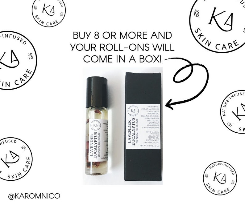 Pode incluir: Um frasco roll-on de vidro transparente de mistura de &oacute;leos essenciais de lavanda e eucalipto com tampa preta, ao lado de uma caixa preta. O texto no frasco e na caixa diz "Lavender Eucalyptus Essential Oil Blend". A imagem tamb&eacute;m inclui o texto "Buy 8 or more and your roll-ons will come in a box!"