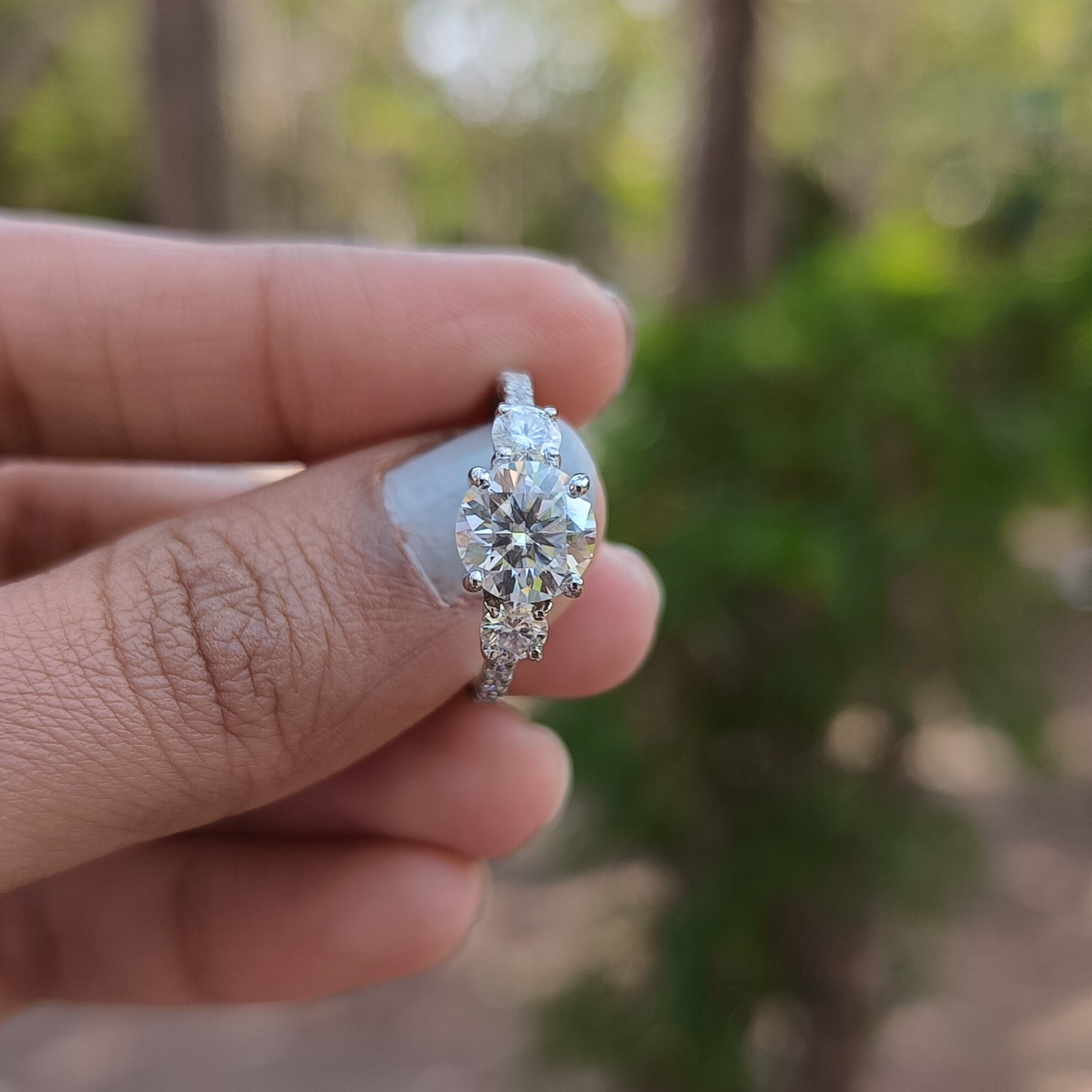 1.95カラットラウンドカット結婚指輪、本物のトリロジーキュービック