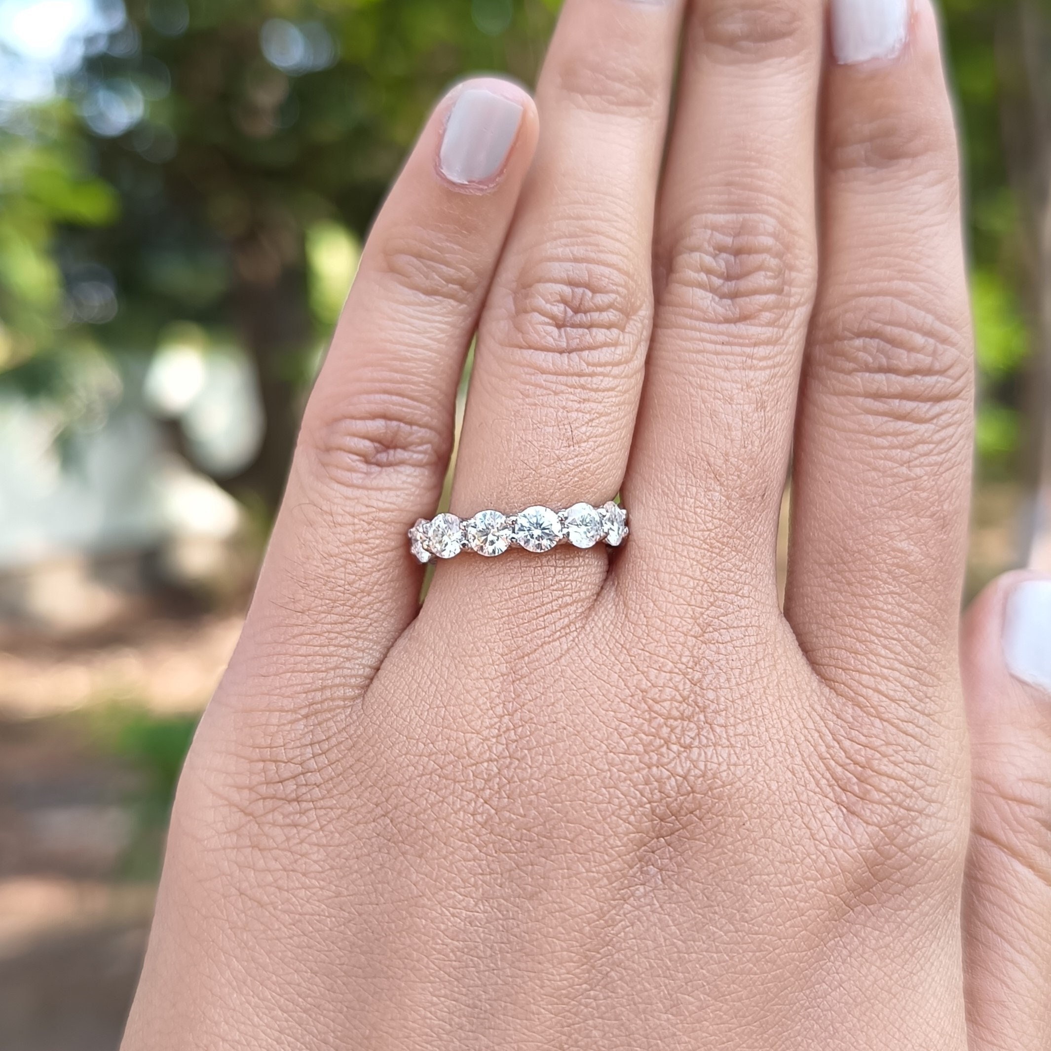 4 MMラウンド模造ダイヤモンド結婚指輪、0.24CT素晴らしいUプロング
