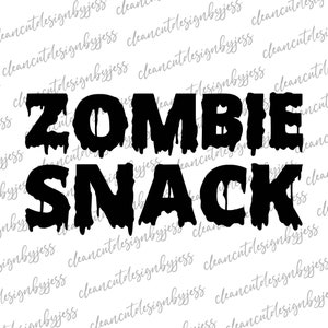 Puede incluir: Texto gráfico en blanco y negro que dice "ZOMBIE SNACK" con bordes que gotean, lo que sugiere un tema de Halloween.