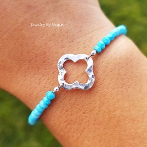 Pulseira Quatrefoil de prata esterlina com pedra preciosa de sua escolha e um cartão inspirador - Pulseira Lucky Charm - Trevo de 4 folhas - Negin