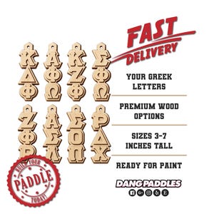 Könnte beinhalten: Acht hölzerne griechische Buchstabenausschnitte in zwei Reihen, die verschiedene Verbindungen von Studentenverbindungen zeigen. Der Text umfasst FAST DELIVERY, YOUR GREEK LETTERS, PREMIUM WOOD OPTIONS, SIZES 3-7 INCHES TALL, READY FOR PAINT und DANG PADDLES.