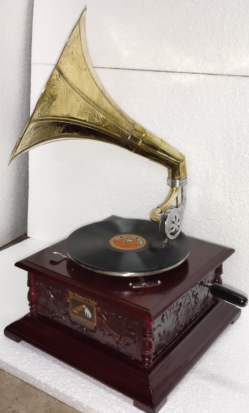 Es un reproductor de discos de gramófono antiguo con cuerno | Etsy
