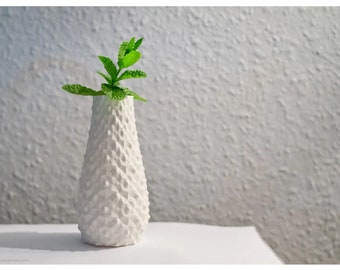 3D printed pointed relief flower vase