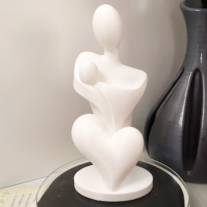 Mother and child sculpture, Mother&#39;s Day statue, birth, 3D printing