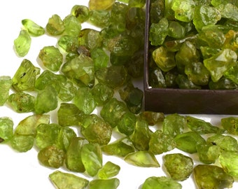Gift Peridot Jewelry Making Stone Wholesale Raw Gemstone Natural Raw Peridot Uncut Shape for Jewellery Making Gemstone Supply Tool