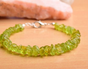 Bracelet Peridot cru naturel en 925 Sterling Argent, Dainty, Rough Gemstone Bracelet, Green Stone Rough, bracelet en pierre non taillé, cadeau pour elle
