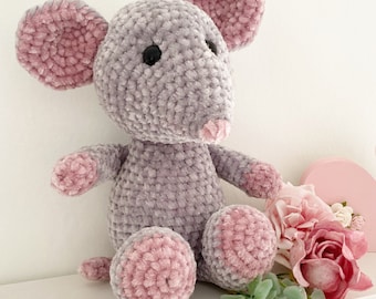 Bonnie mouse Crochet Pattern. PDF Digital Download