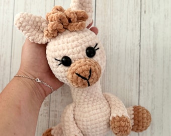 Patrón de ganchillo Amigurumi de peluche Alicia la Alpaca. Descarga Digital PDF