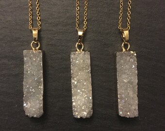 White Quartz Moon Druzy Crystal Necklace Gold Plated Helps Emotional Problems Purifies Negativity Boosts Creativity /& Imagination