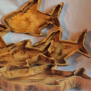 Groothandel Availability.Unique en zeldzame handgemaakte haaivormige houten deeg kommen set van 4.Nature Bowls.New year Gift items. De Shark Bowl.