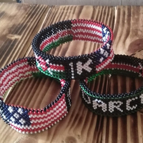 Drapeau des États-Unis en gros. Bracelet de perles de nom personnalisé. Couleurs du drapeau kenyan/américain. Bracelet de mot personnalisé patriotique fait à la main.