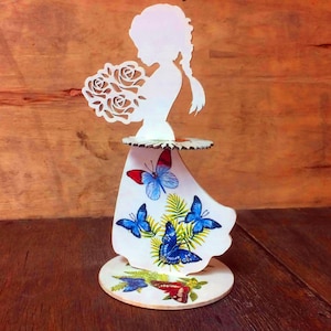 Mädchen mit Blumenstrauß Laser Serviettenhalter 573