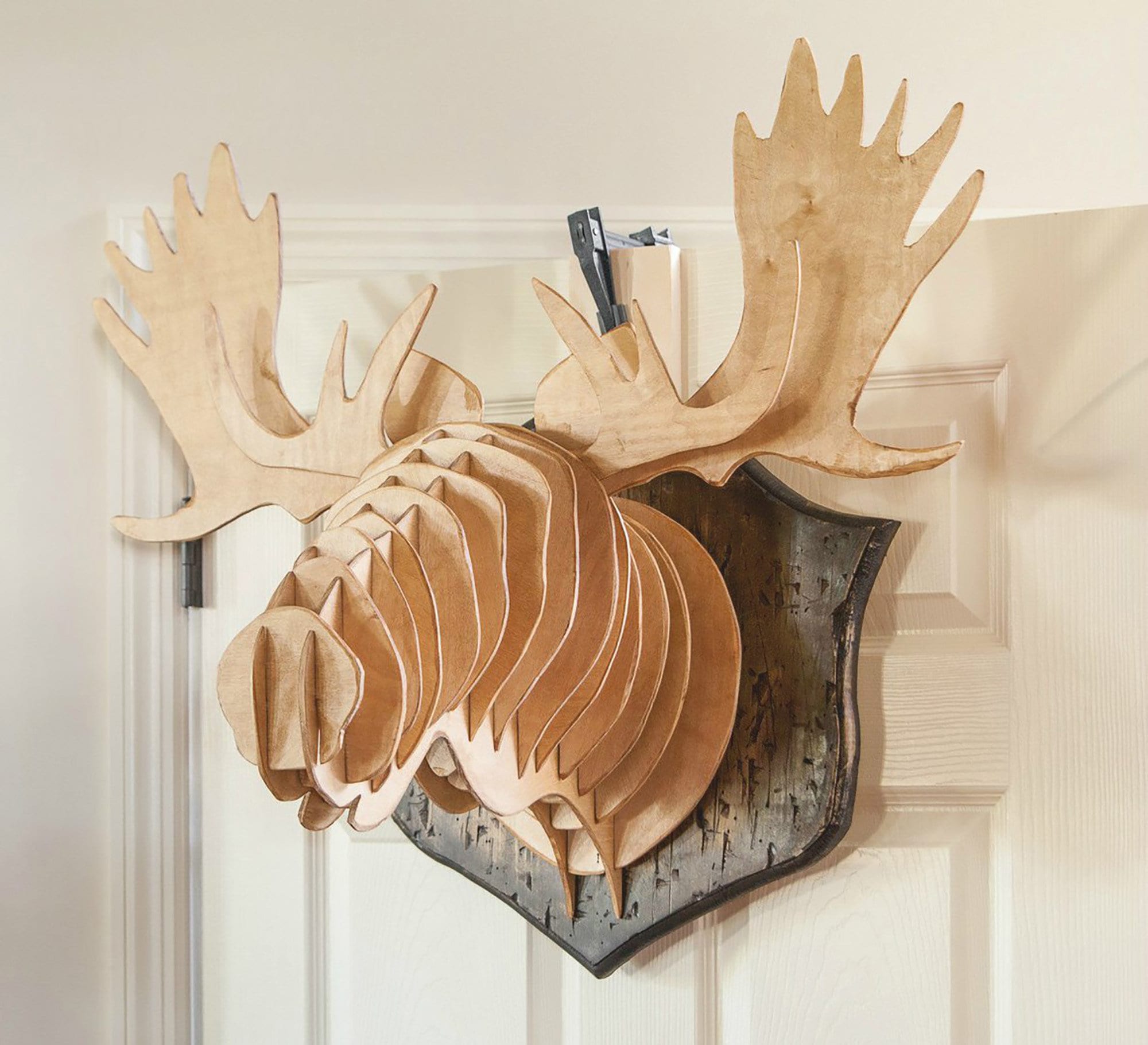 Голова оленя на стену. Головы животных из дерева. Декор из фанеры в интерьере. Голова лося на стене. Деревянные изделия для декора.
