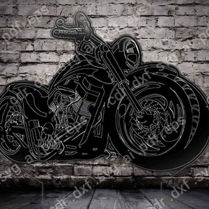 Puede incluir: Ilustración en blanco y negro de una motocicleta con una rueda delantera grande y una rueda trasera más pequeña. La motocicleta tiene un motor detallado y un faro.