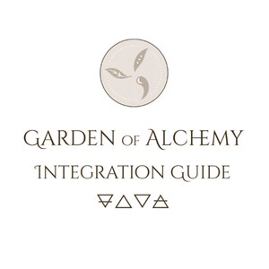 Puede incluir: Fondo blanco con el texto marrón "GARDEN of ALCHEMY INTEGRATION GUIDE". Encima del texto, un diseño circular con hojas y una forma de media luna. Debajo del texto hay cuatro símbolos.