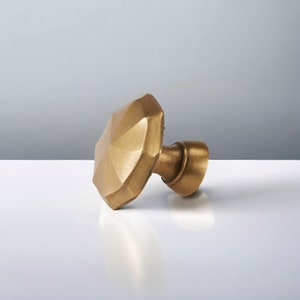 Solid Brass kitchen drawer handles & door pulls.  Over 80 + styles of cabinet pulls, wardrobe handles, drawer handles, wall hooks and more.