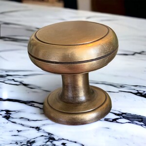 Kitchen door handles made from solid brass. Over 20 + styles of cabinet pulls, wardrobe handles, drawer handles, wall hooks and more.