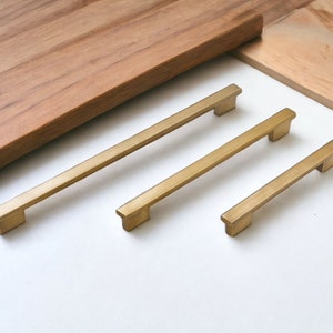 Türgriffe für Küche, 3 Längen, aus massivem Messing. Über 50 + Arten von Schrankgriffen, Kleiderschrankgriffen, Schubladengriffen, Wandhaken.