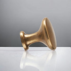 Kitchen door handles made from solid brass. Over 80 + styles of cabinet pulls, wardrobe handles, drawer handles, wall hooks and more.